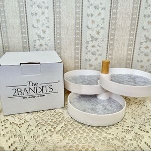 The 2Bandits Jewelry Tiered Tray Organizer
